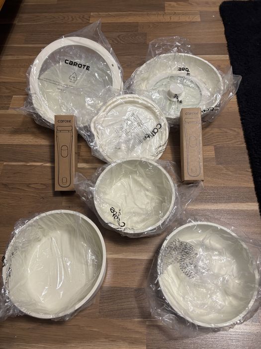 Nowe garnki ceramiczne białe