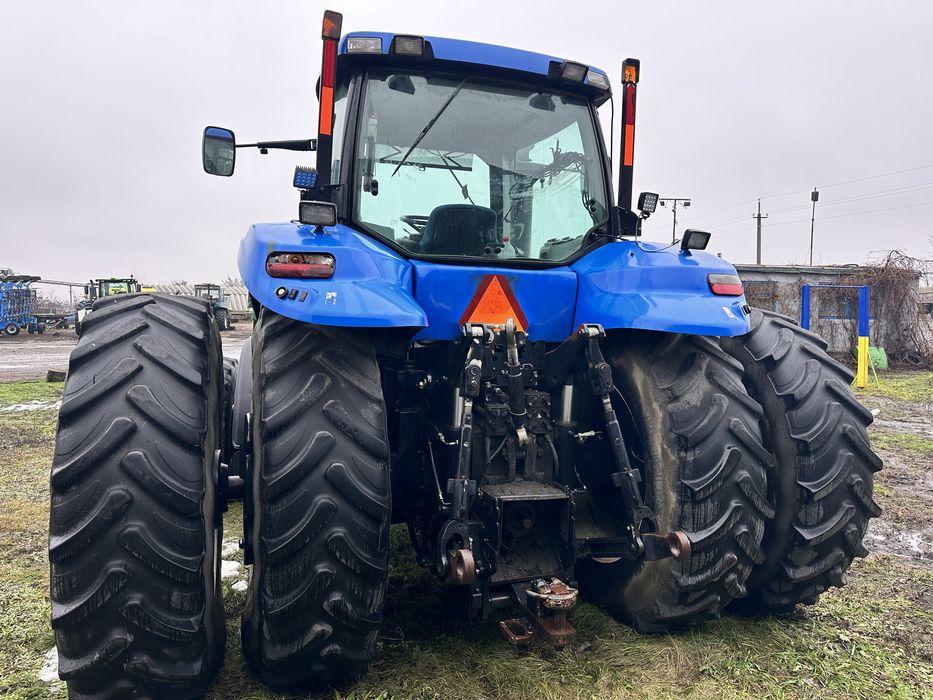 New Holland T8050