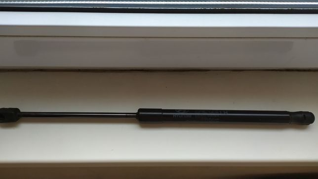 Амортизатор капота Audi A6 A7 AVANT A8 allroad c3 c4 c5 c6 A5 A4 A3