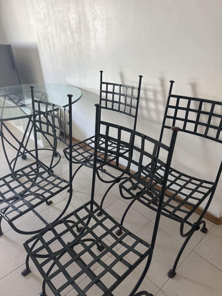 Magnifica mesa de vidro para jardim