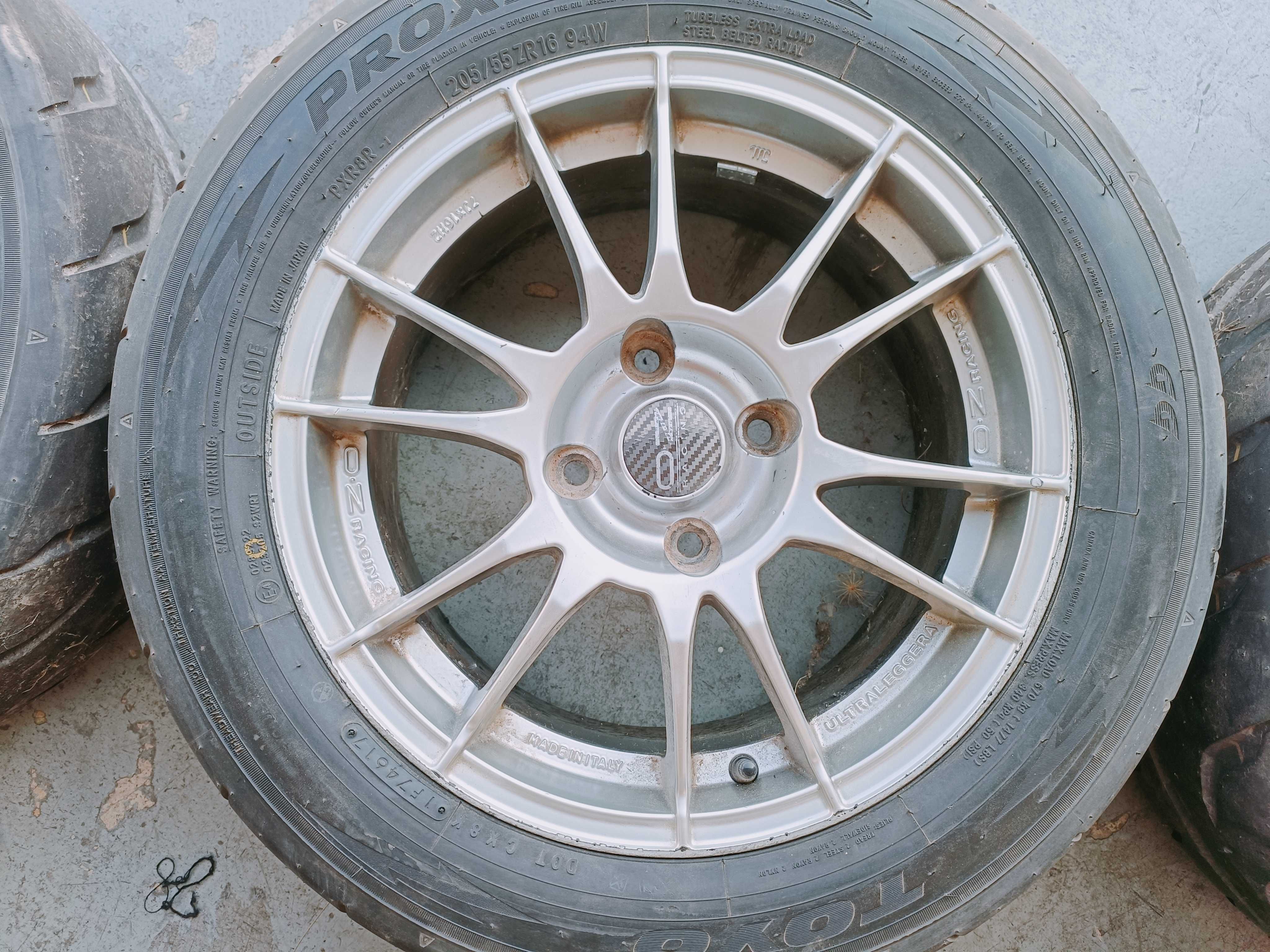 OZ Ultraleggera 16" c/Toyo Proxxes R888R