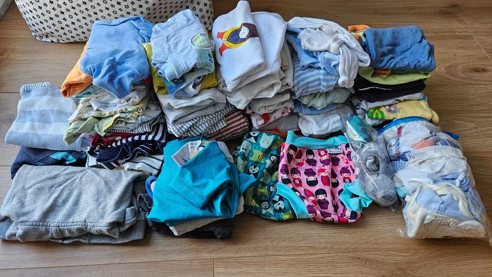 pakiet ubranek 50 i 56 do 68 święta czapeczki i majteczki do pływania