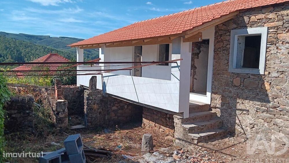 Casa / Villa T2 em Alvares de 210,00 m2