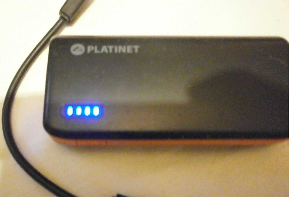 Powerbank Marki Platinet  4400 mAh z Latarką.