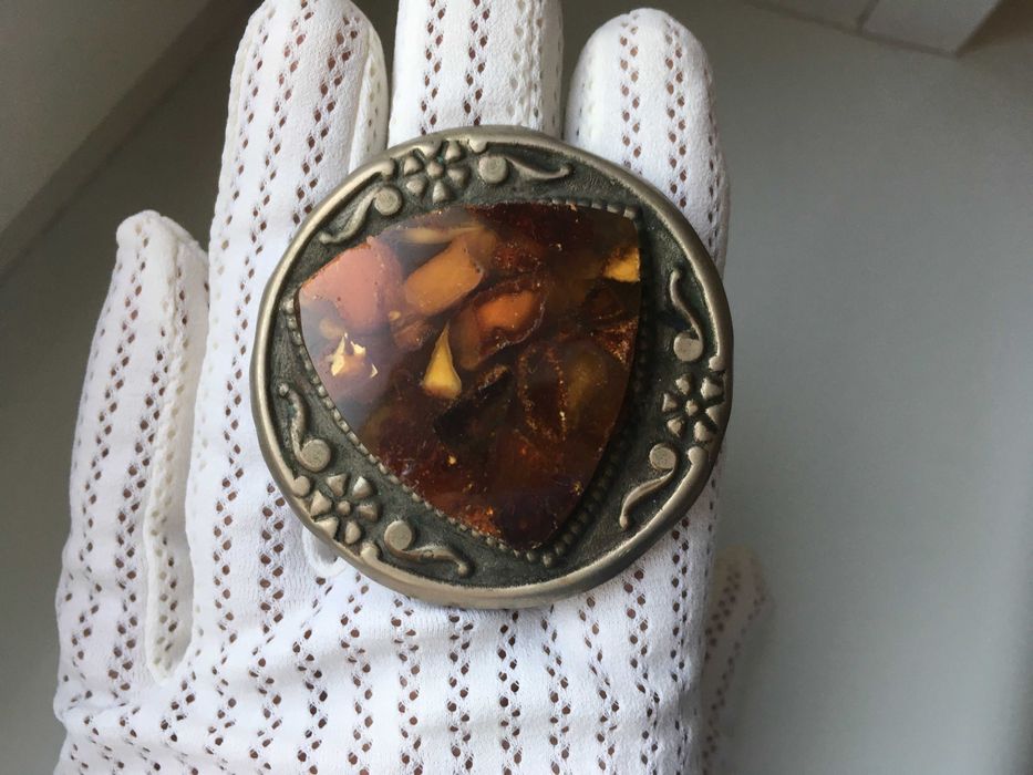 Брошь круглая с янтарем 5см винтаж
