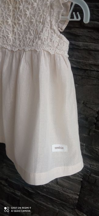 Kremowa świąteczna sukienka Newbie r. 68