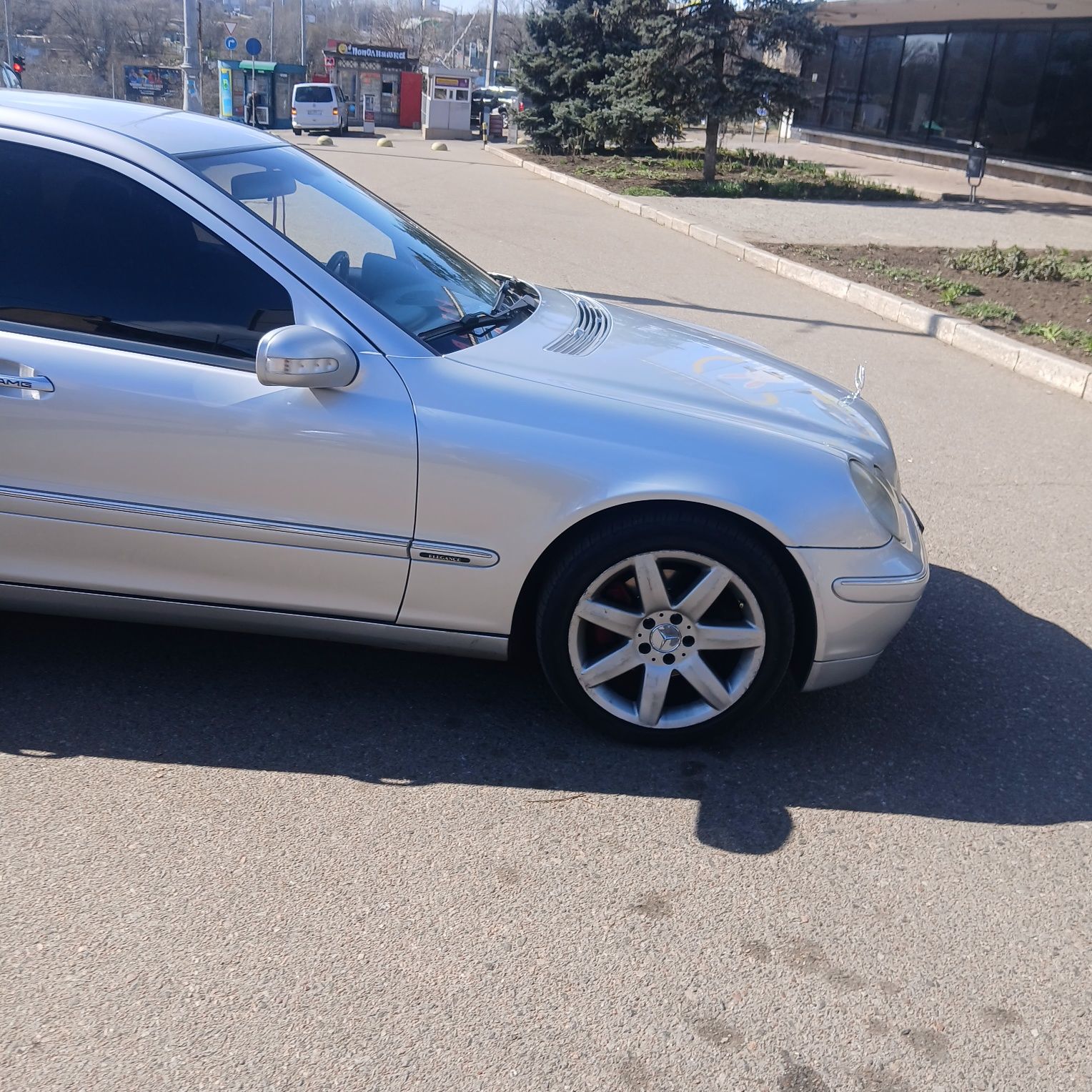 Авто мерседес бенс