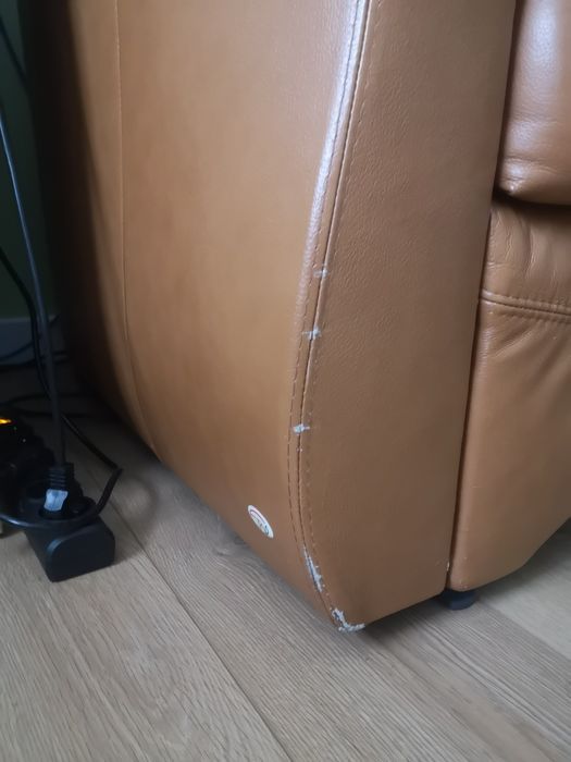 Skórzana kanapa, rozkładana, z pojemnikiem.