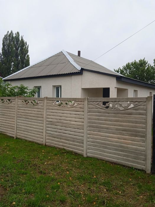 Продам будинок з гаражем