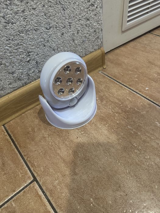 Lampka nocna z czujnikiem ruchu