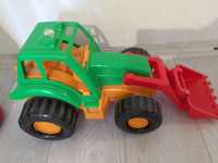 Детская игрушка трактор