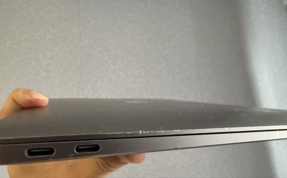 Продам macbook air M1 8/256gb