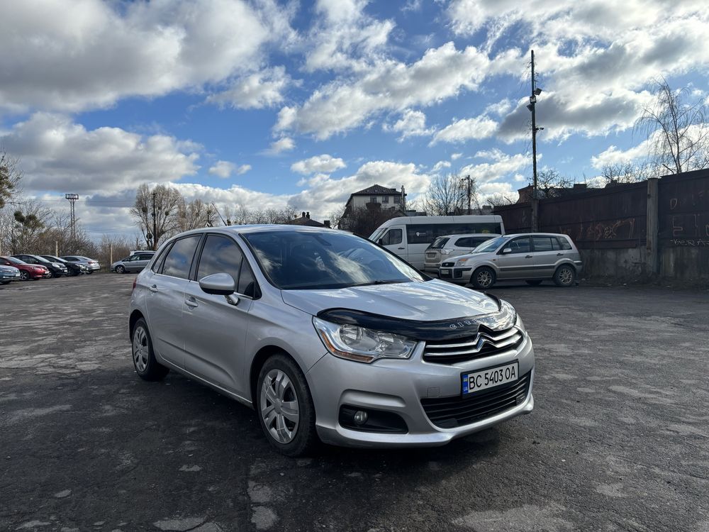 Автомобіль Citroen C4 хетчбек