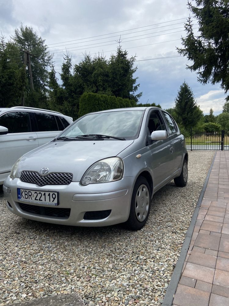 Toyota Yaris 1.4 benzyna 2004 klima, nowe opony