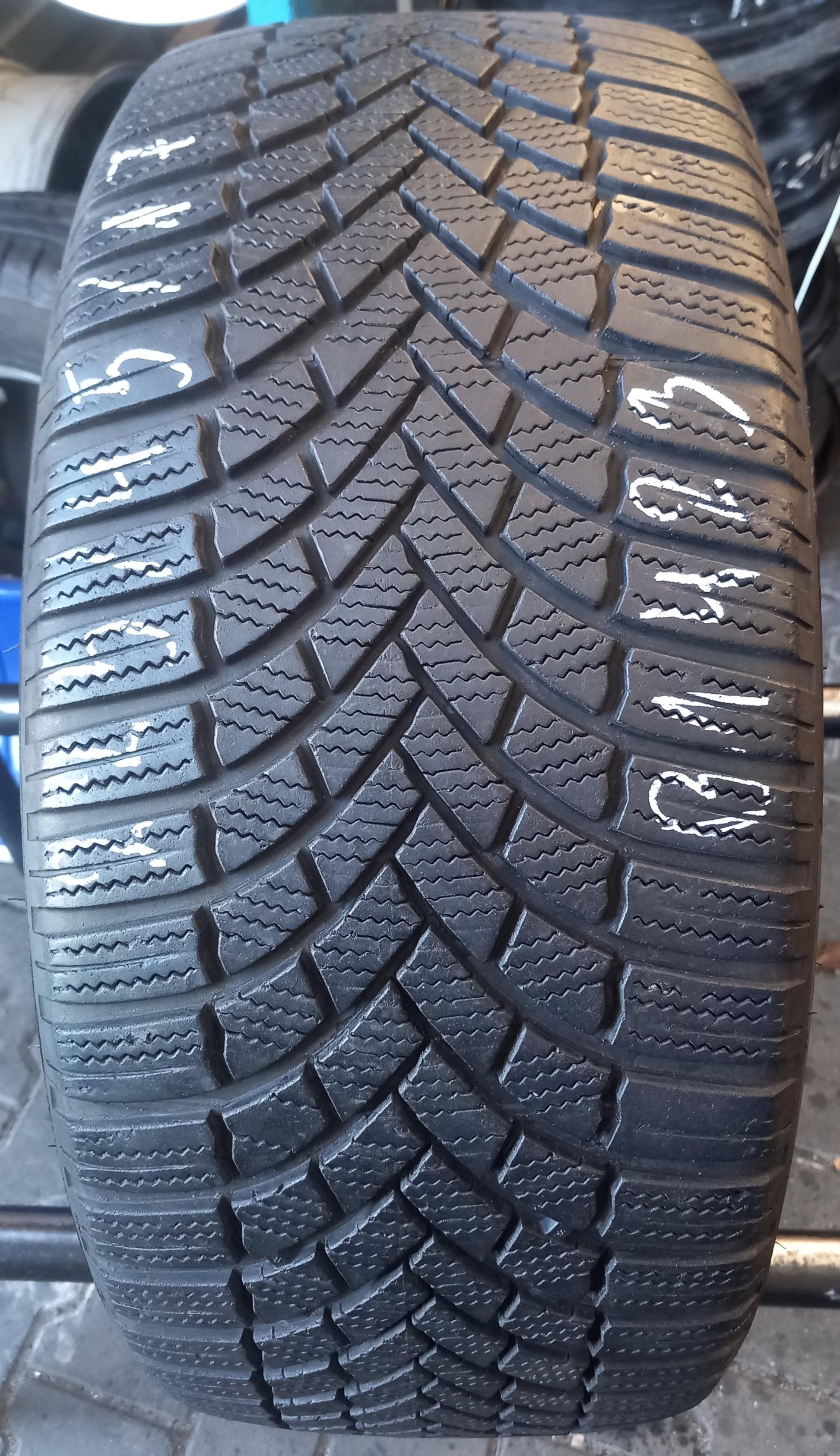 225/45/17 Bridgestone Blizzak LM005 94V