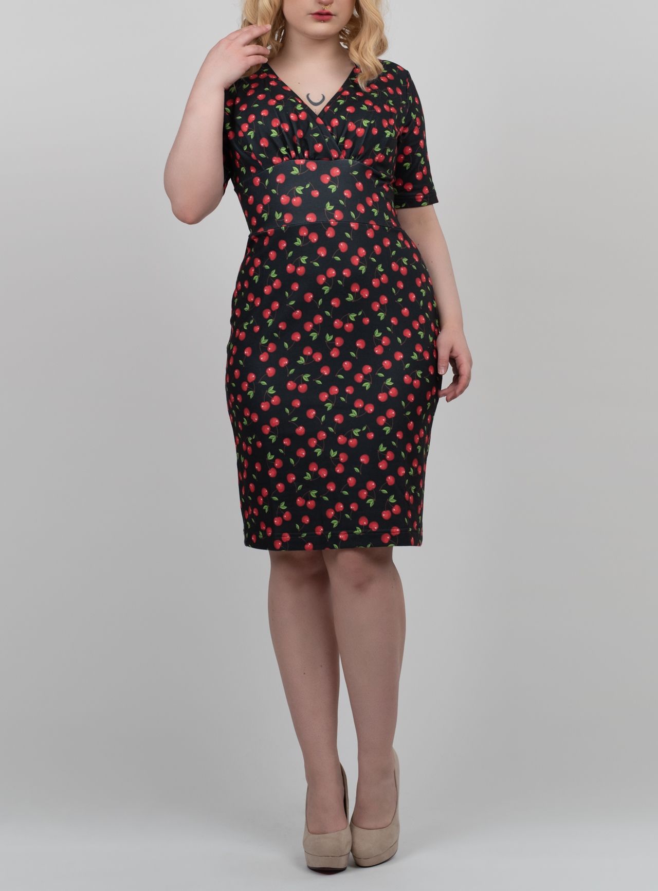 POLSKA Ołówkowa sukienka w wisienki cherry pin up