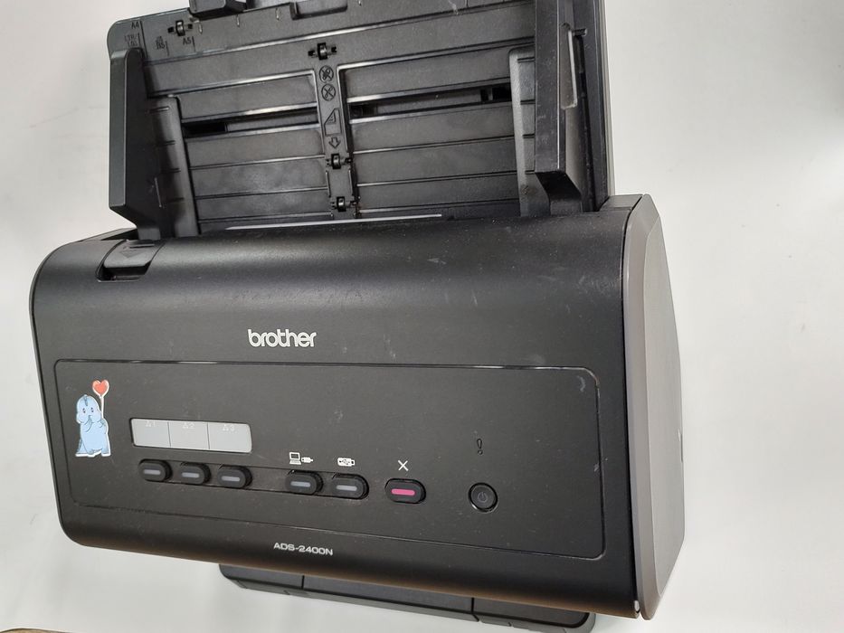 Настольный протяжный сканер ADS-2400N