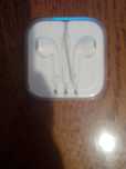 Навушники на проводі від Apple