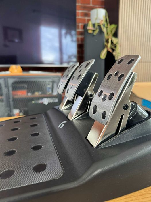 Logitech G923 pedały + skrzynia biegów + gratis stojak Wheel Stand Pro