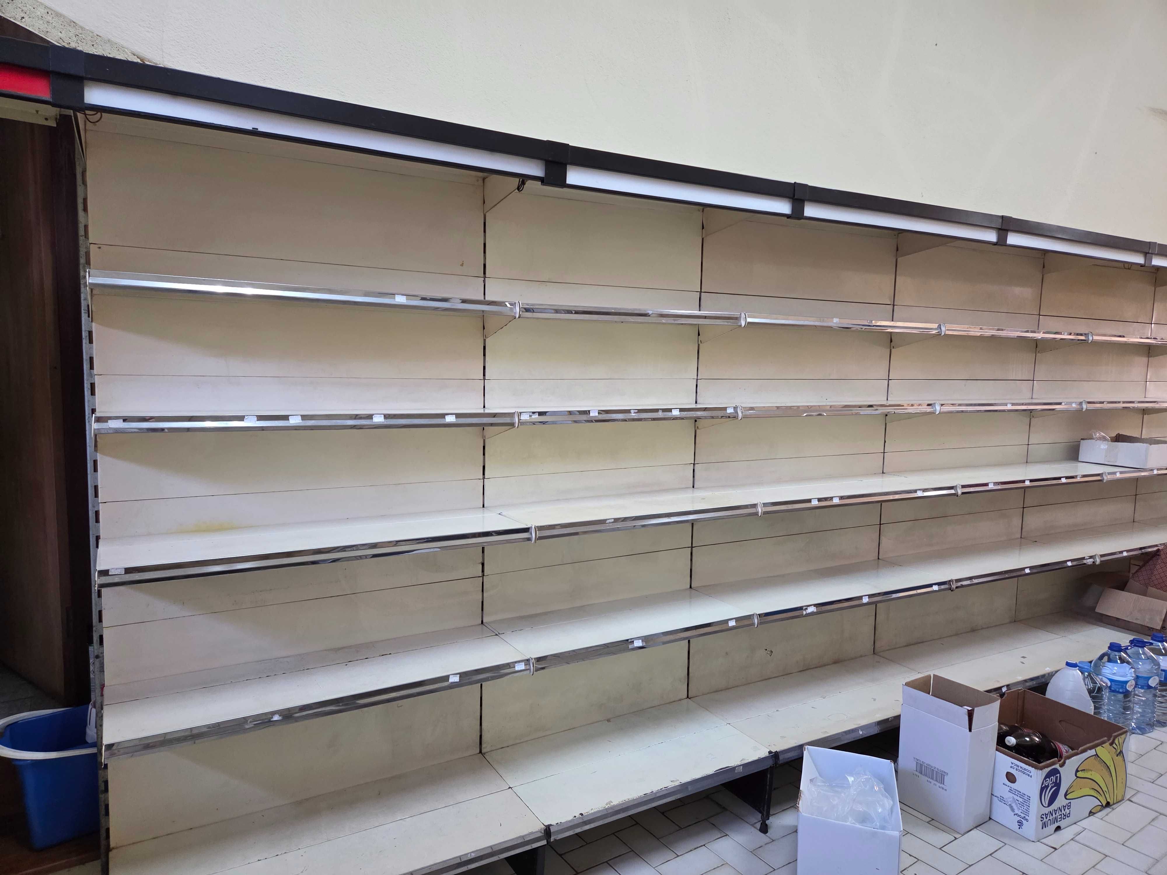 Estantes e Parteleiras metalicas de supermercado