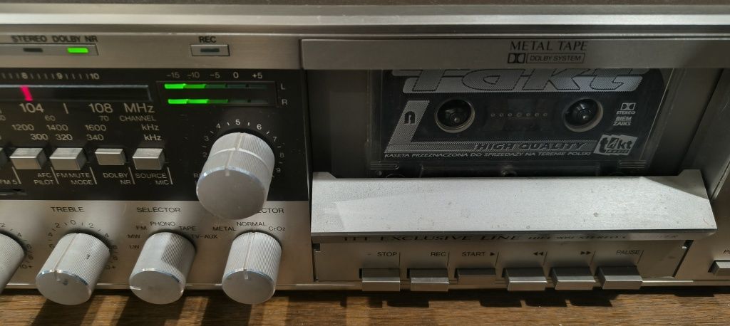 Amplituner ITT HIFI 9051.   Z magnetofonem