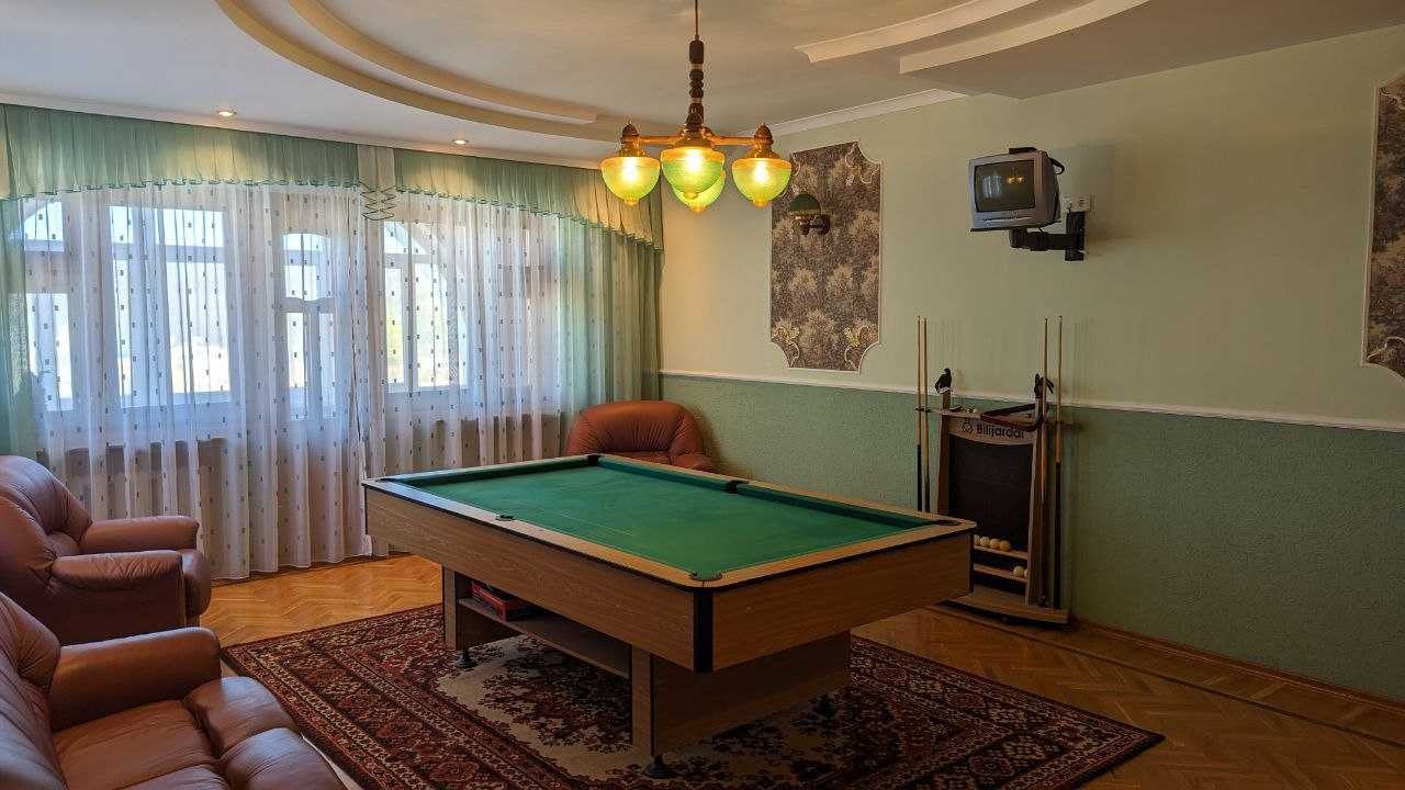 Продається добротний будинок в Центрі! Для великої родини