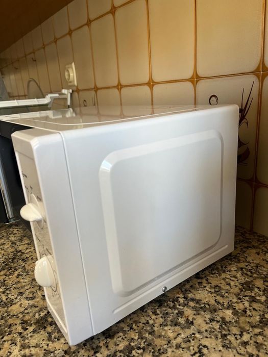 Microondas Electronia branco praticamente novo e dentro da garantia