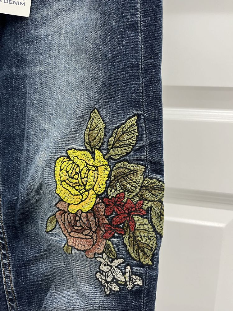 ZARA nowe dopasowane spodnie jeansy rurki kwiaty hafty 34