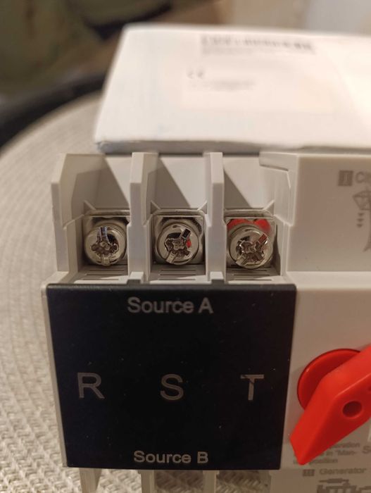 Автоматичний вимикач