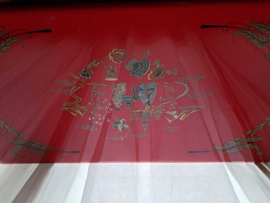 Bau / Arca com motivos chineses em muito bom estado!