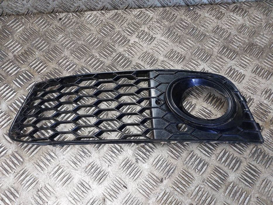 KRATKA ZDERZAKA PRZÓD LEWA PLASTER MIODU AUDI A4 B8 YC 8-01 L