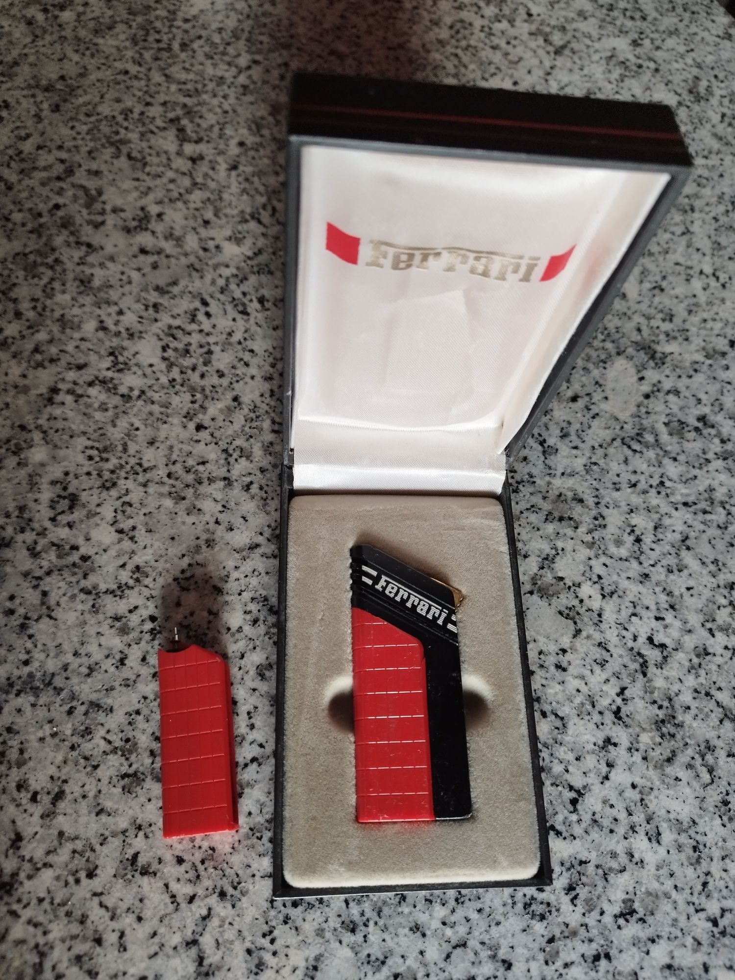 Isqueiro Ferrari by Cartier