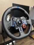 Кермо, педалі та коробка передач logitech g29