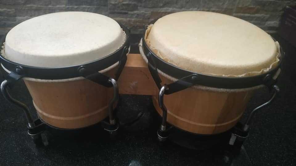 Bongos de madeira em pele natural com saco 35Eur. / Aceitam-se trocas