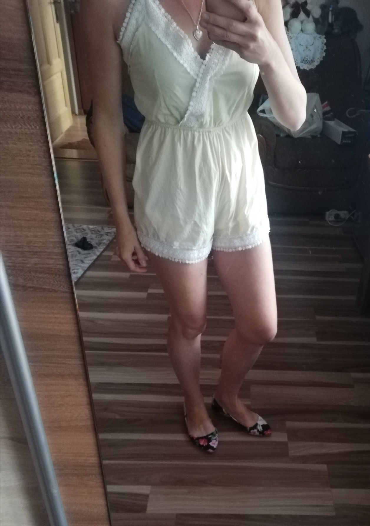 Kombinezon z koronką biała h&m divided stan idealny