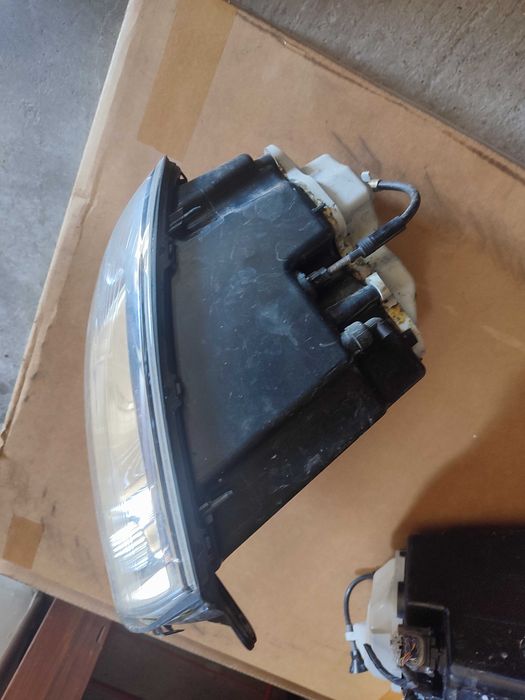 Cadillac STS reflektory przednie xenon para europa 2005-12