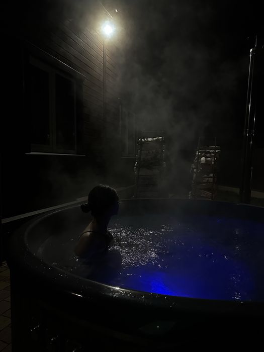 Житло в Карпатах. Басейн, чан. Славське