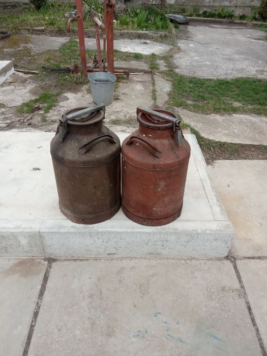 Бідони сорок літрів