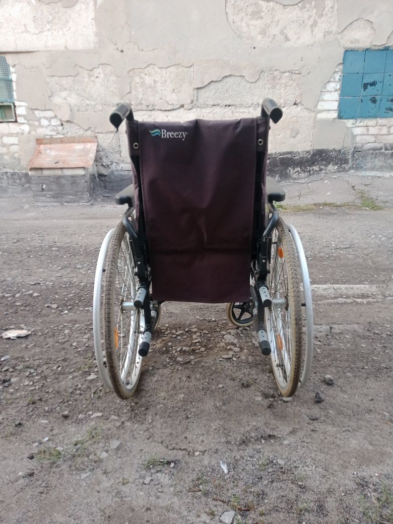 Продам инвалидную коляску
