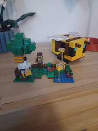 Lego Minecraft "Pszczeli Ul", 21241