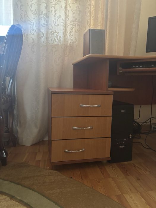 Компʼютерний стіл