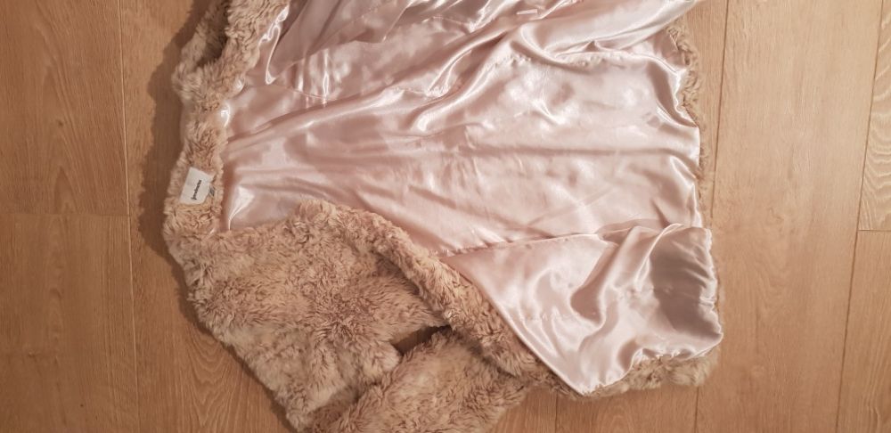 Futrzana jasna kurtka płaszcz FUTRO Stradivarius r. S TANIO