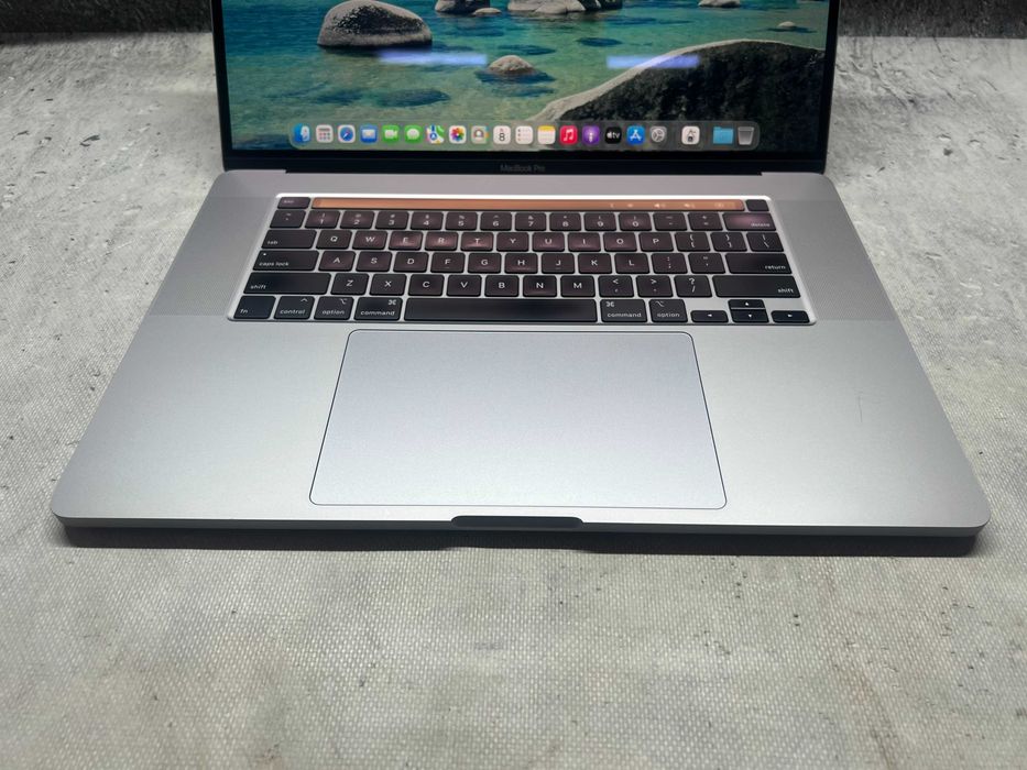 MacBook Pro / i7-9750H / 16GB DDR4 / 512SSD / Radeon Pro 5300M / 16 3K