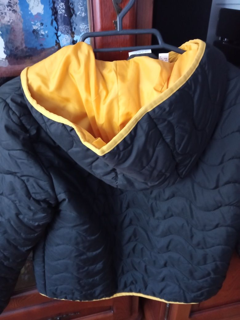 Czarna kurtka pikowana z żółtą podszewką bpc 10-12 lat
