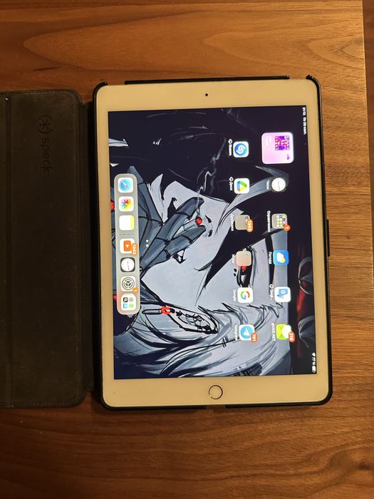 Продам Ipad 8 /32 gb 8 поколения с чехлом Speck
