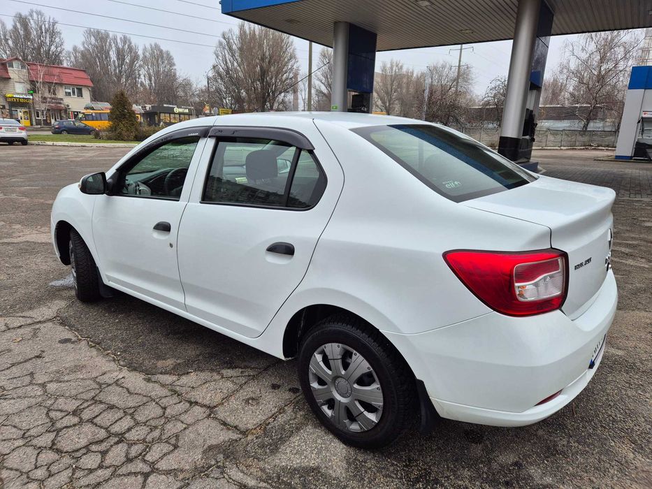 Renault Logan 2016г 1.2двигатель 114тыс км пробег