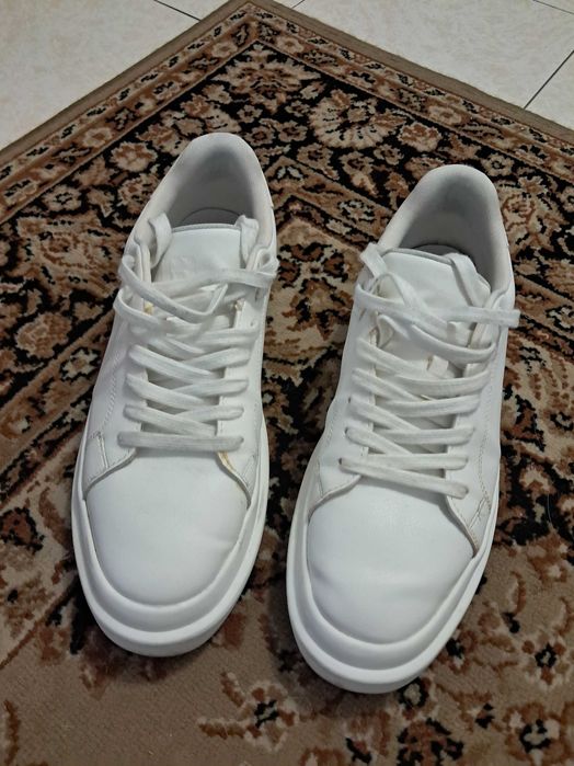Sapatilhas como novas.