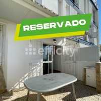 Apartamento de rés-de-chão T1+1 com terraço e cave no centro da Albufe