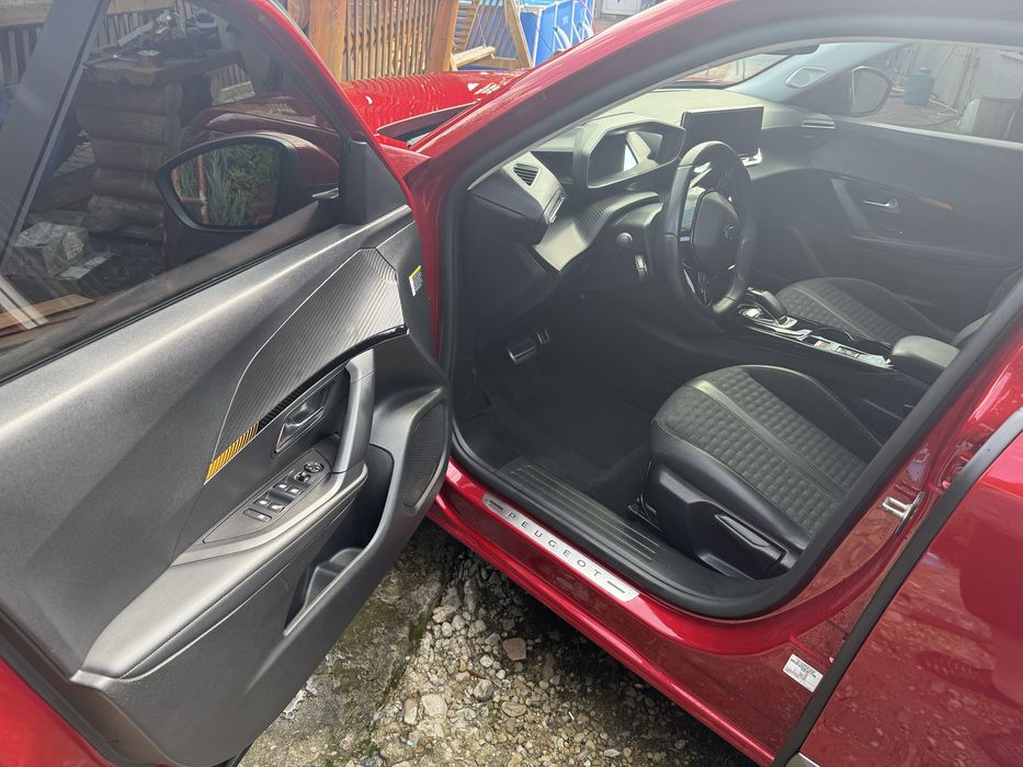 Peugeot E2008 Електро 300 км