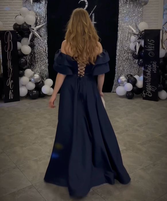 Продам випускну сукню в гарному стані